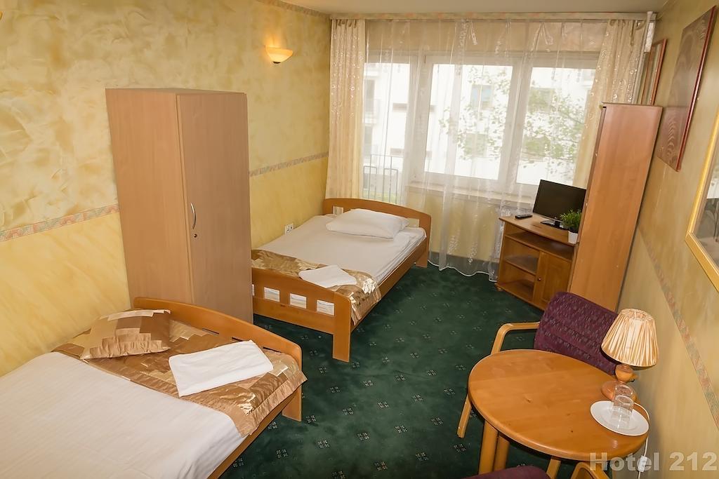Hotel 212 Warsawa Bagian luar foto